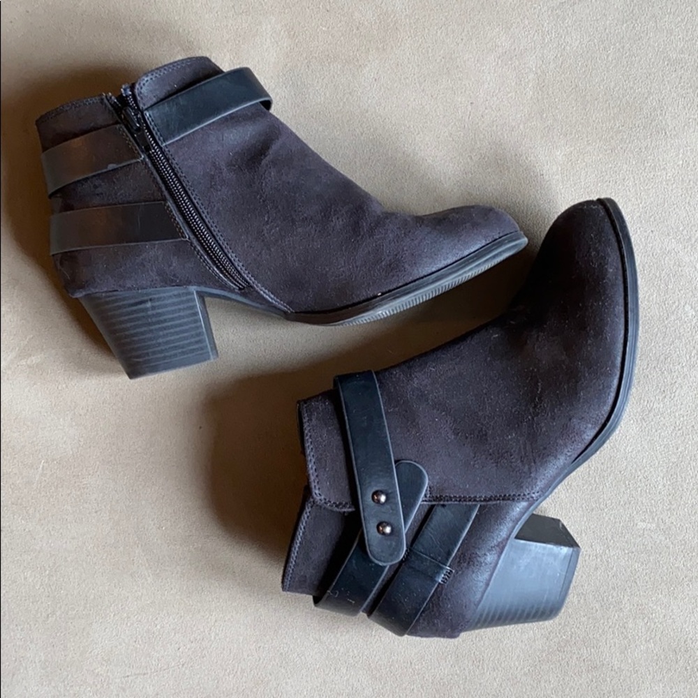 Women’s black ankle booties size 10